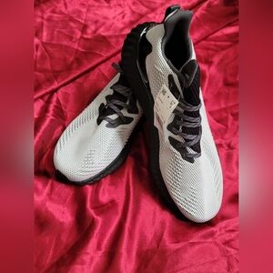 Adidas Alphaboost Size 11 Gray/Black FW4548New never used no box